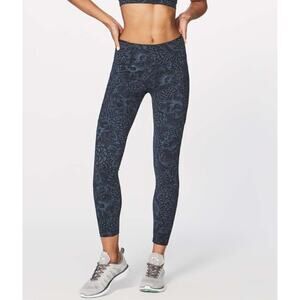 Lululemon Run On Tight Luxtreme Blue Black Women's 4 Workout Gym Fitness Sporty